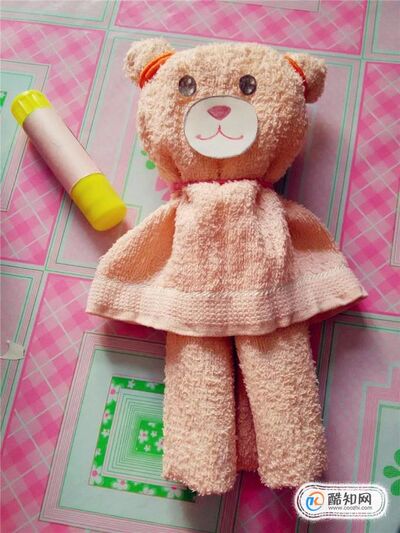 怎样用毛巾做小熊玩具？