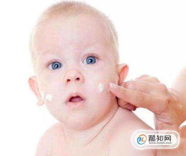 婴儿脸部红色斑点（婴儿痤疮）的护理