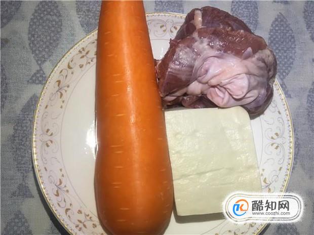 胡萝卜水豆腐蒸瘦肉的家常做法