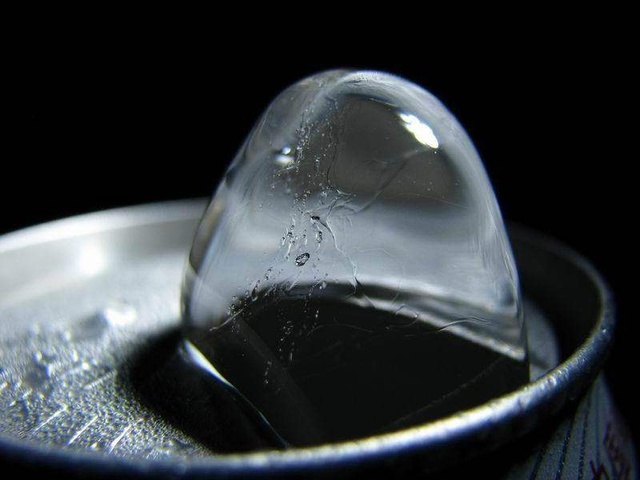 为什么在冰里加盐会使温度降低？