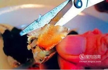 10步图解正宗吃螃蟹的方法 真人示范