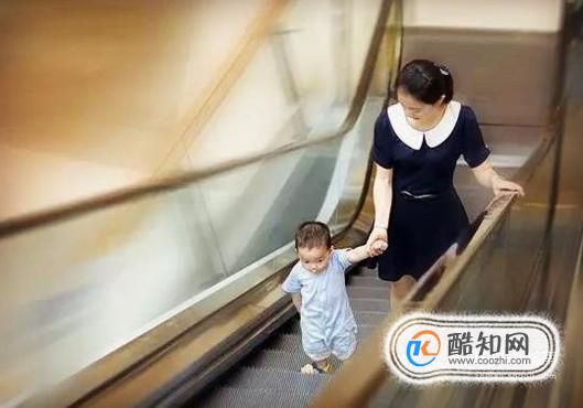 孩子乘手扶梯如何防止意外事件的发生？