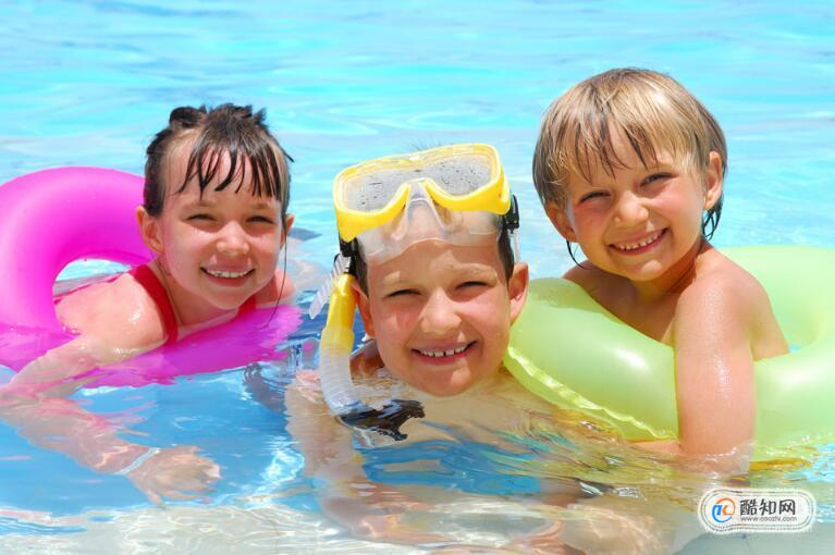 孩子几岁学游泳最合适，带孩子学游泳要注意什么
