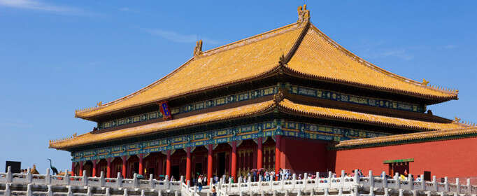 为什么故宫建筑多用红、黄与青绿？